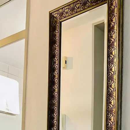 H N H Apartment