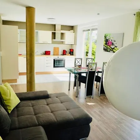 H N H Apartman *